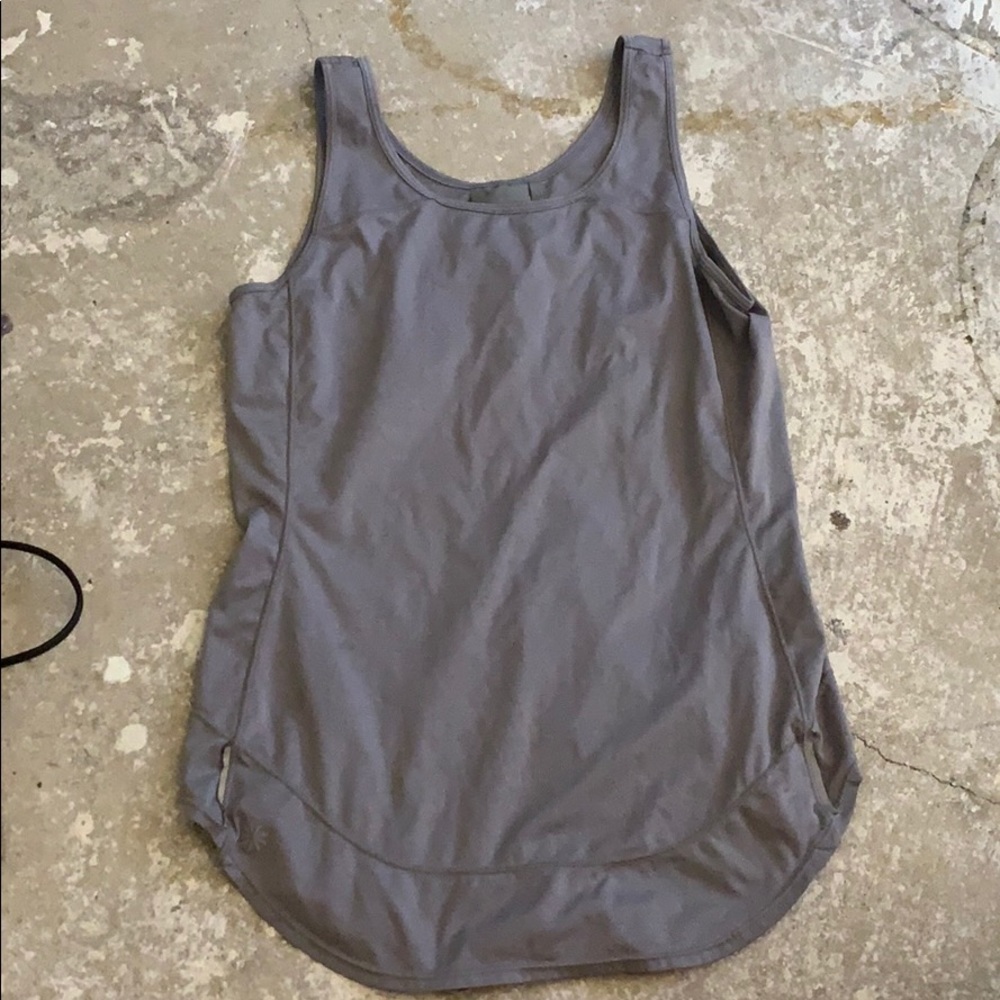 grey tank top